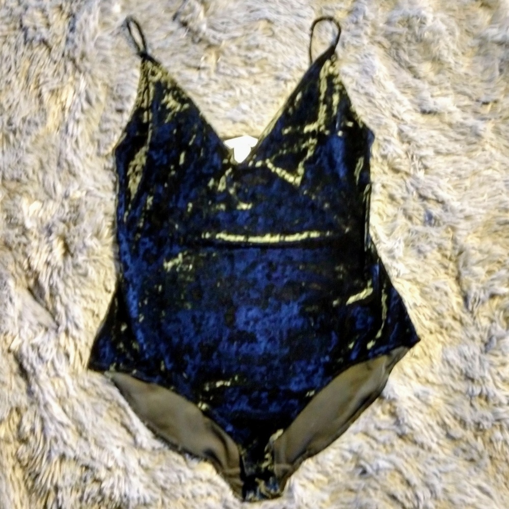 (SOLD) H&M Black Velvet V-Neck Bodysuit
